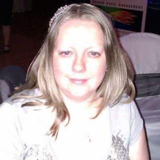 Julie Angell's avatar