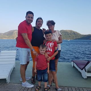 Lizzie Hughes's avatar