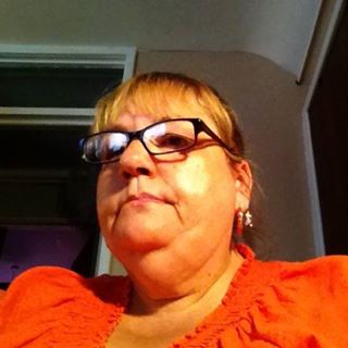 Julie Patton's avatar