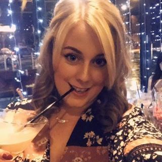 Laura Fry's avatar