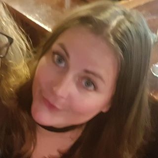 Nikki Louise's avatar