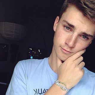 Caleb W Sutherland's avatar