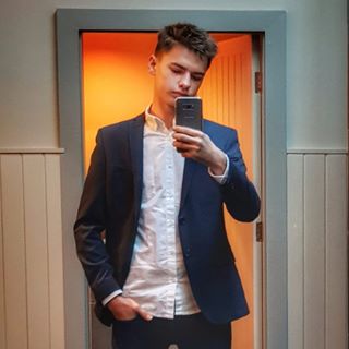 Simon Banks's avatar