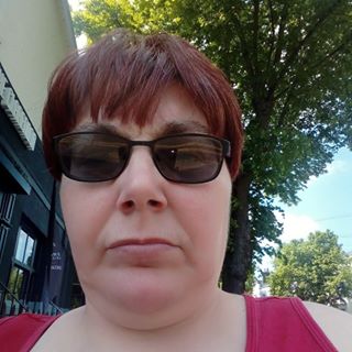 Liz Woodfield's avatar