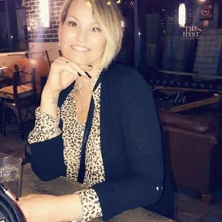 Emma Caroline's avatar