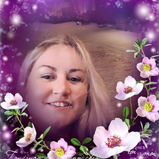 Angela Robertson's avatar