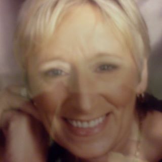 Karen Barton's avatar