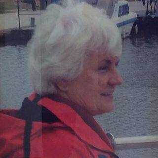 Elizabeth Sutton's avatar