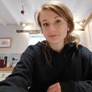 Lily Eve's avatar