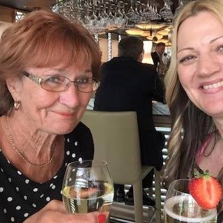 Donna Louise's avatar