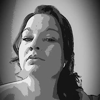 Laura Elaine's avatar