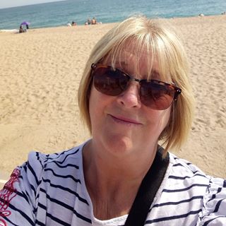 Lizzi Walton's avatar