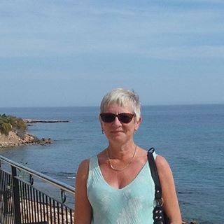 Sue Bland's avatar