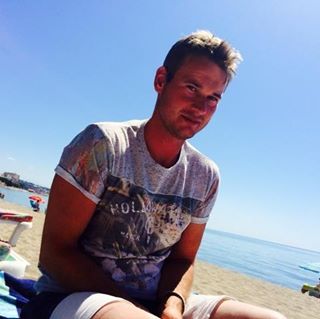 Karl Topham's avatar