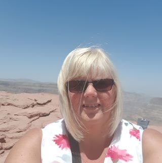 Julie Douglas's avatar