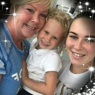 Julie Binks's avatar