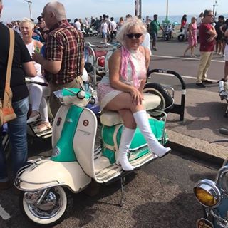 Lesley Almond's avatar