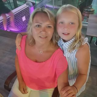 Julie Howard's avatar