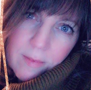 Julia Slater's avatar