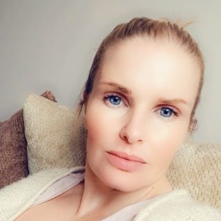 Sarah Bracewell's avatar