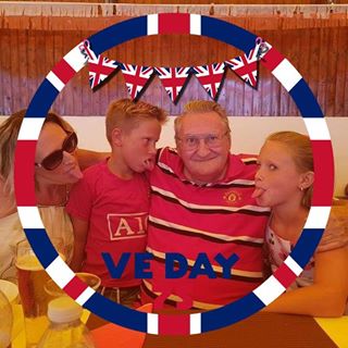 Laura Holmes's avatar