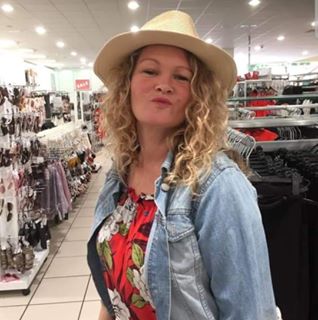 Lisa Uniacke's avatar