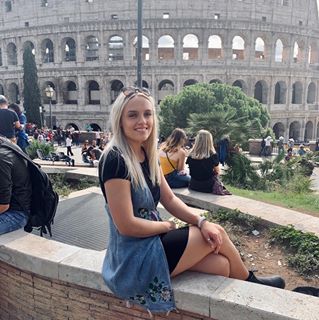 Laura Clarke's avatar