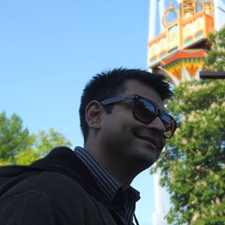 Varun Chitnavis's avatar