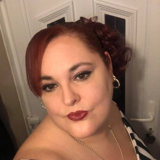 Julie Tye's avatar