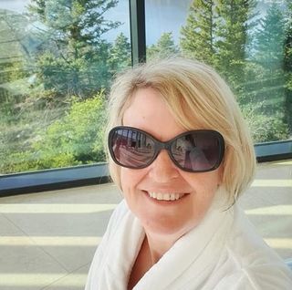 Helen Dyson's avatar