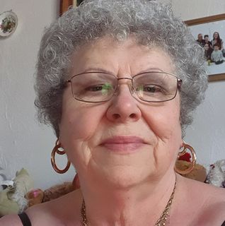 Sue Maxwell's avatar