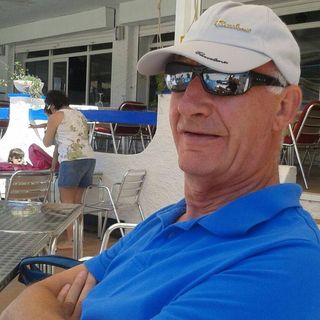 Ray Elliott's avatar