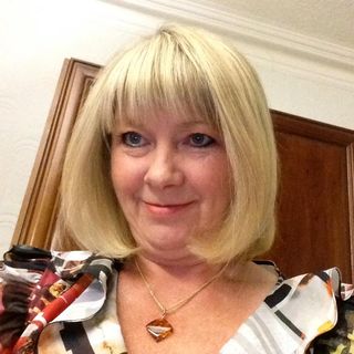 Kate Warren's avatar
