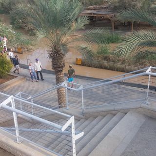 Alan Isaacs's avatar