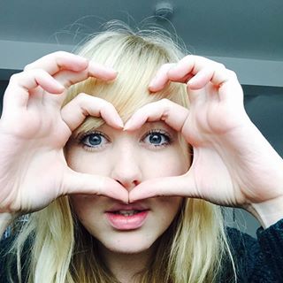 Iza Maria's avatar