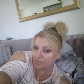 Angela Antunes's avatar