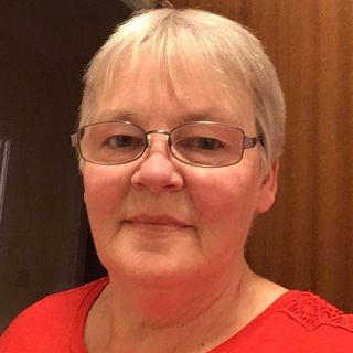 Esther Riddell's avatar