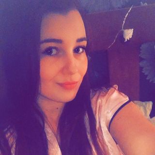 Laura Gillan's avatar