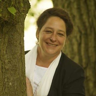 Julia Hill's avatar