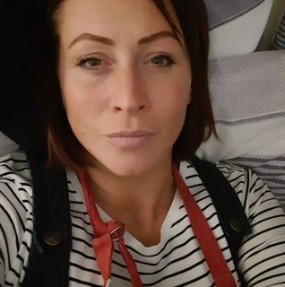 Laura Bain's avatar