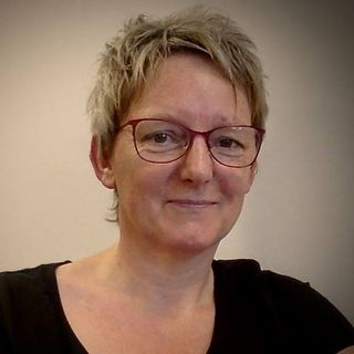 Julie Lender-Swain's avatar