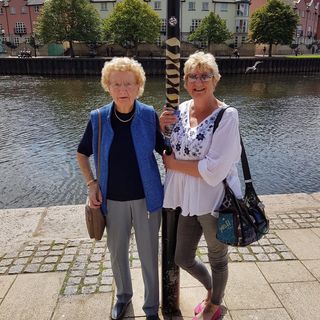 Julie Fletcher's avatar