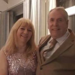 Lu Saunders's avatar