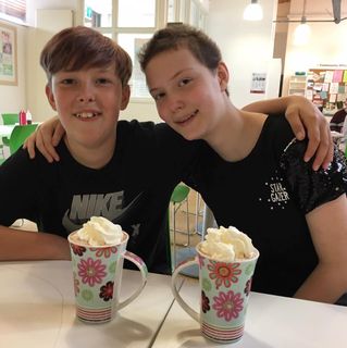 Sue Saunders's avatar