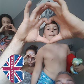 Chris Hughes's avatar