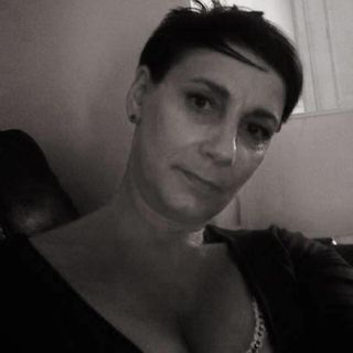 Helen Jones's avatar