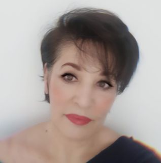 Paula Santana McFarlane's avatar