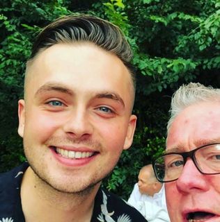 Tom Crowley's avatar