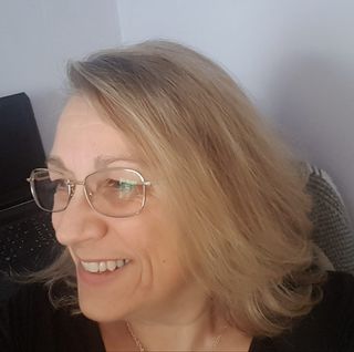 Paula Meadows's avatar