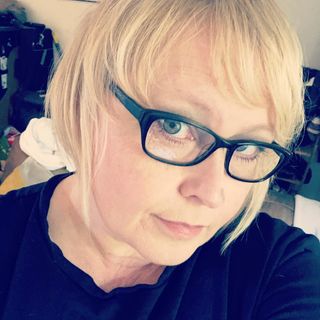 Angie Avlianos's avatar